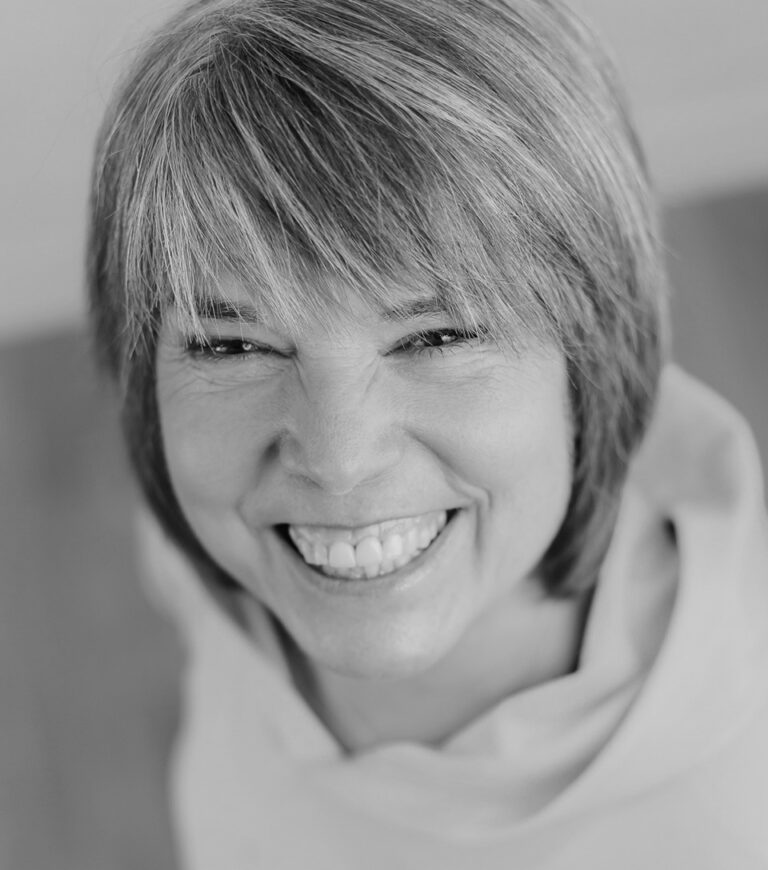 Angela Tag 20 768x870